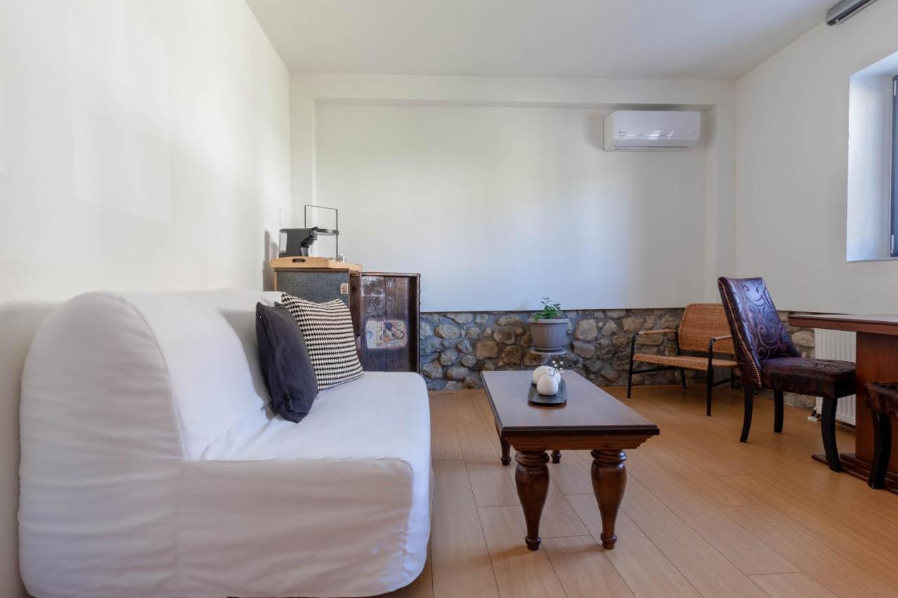 1951 Apartment *